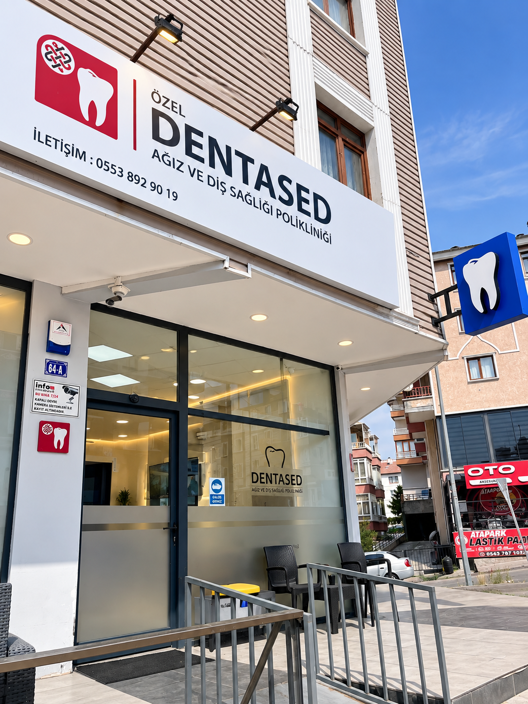 DentaSed kliniğinin dış cephesi ve giriş alanı